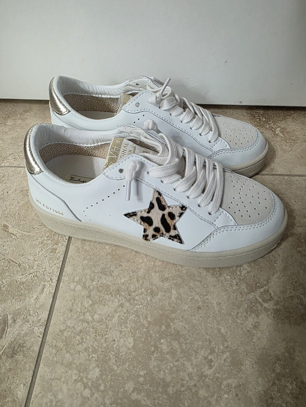 Vintage Havana Noah White Leather Suede Sneaker Leopard Star Gold Heel Size 6.5
